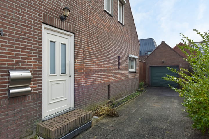 Photo 3 of Julianalaan 24