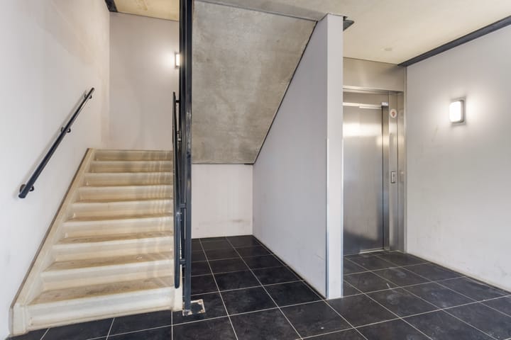 Photo 5 of Avenue Carré 202