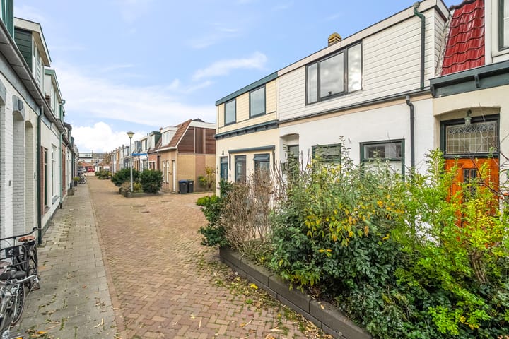 Photo 2 of Emmastraat 25