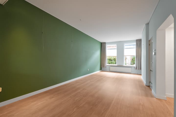 Photo 5 of Emmastraat 25