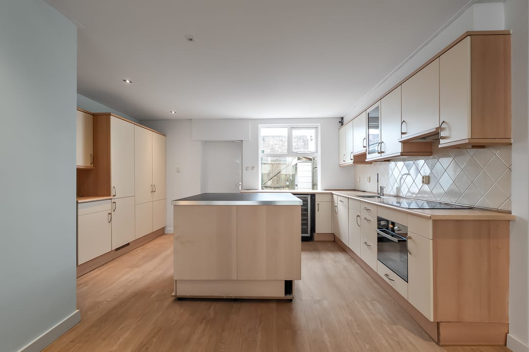 Photo 8 of Emmastraat 25