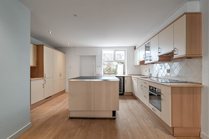 Photo 8 of Emmastraat 25