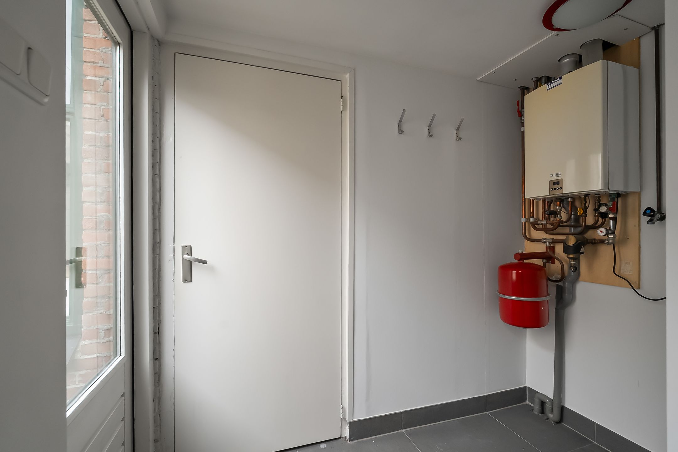 Photo 12 of Emmastraat 25