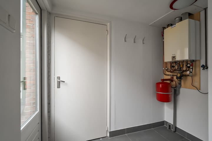 Photo 12 of Emmastraat 25