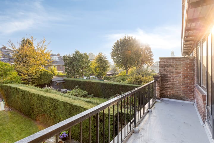 Photo 17 of Burgemeester Le Fèvre de Montignylaan 171