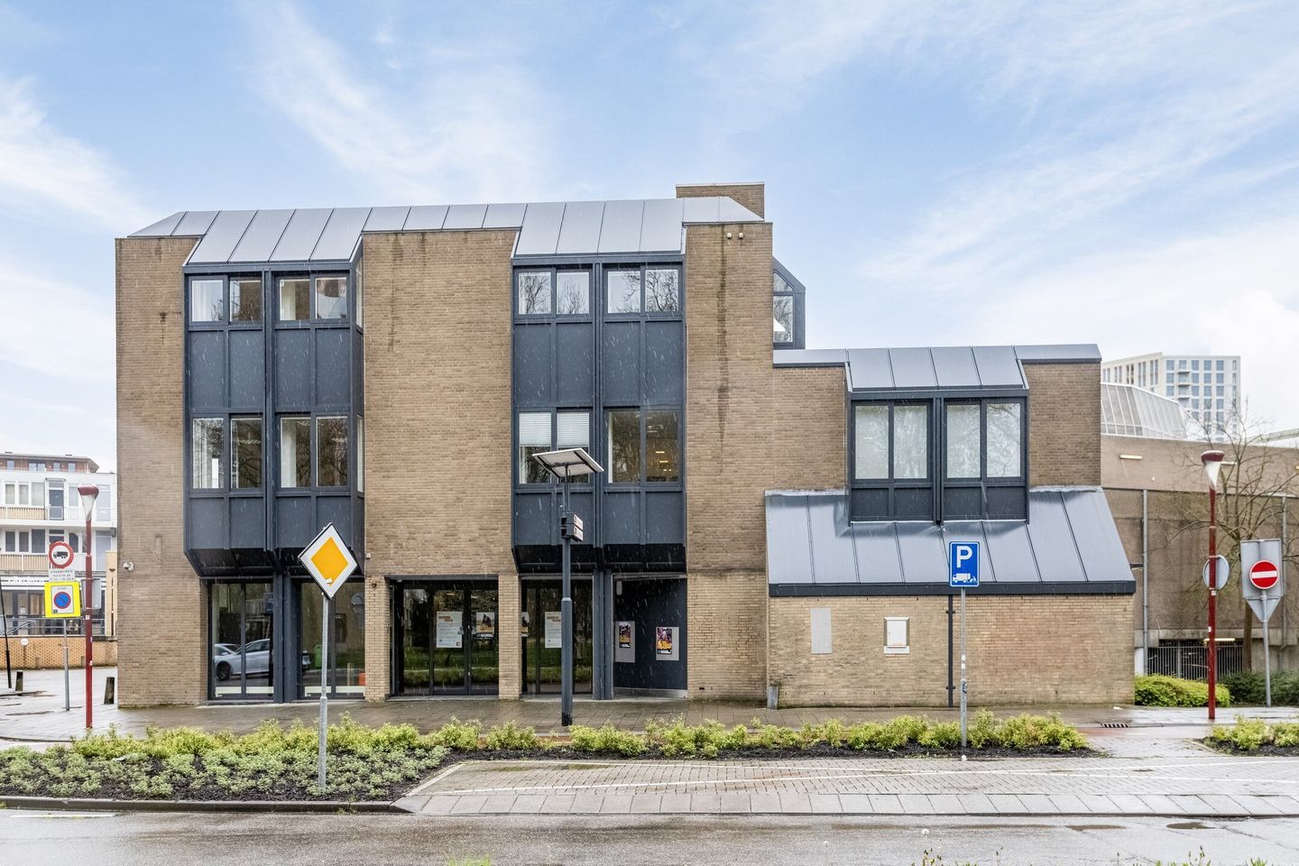 View photo 2 of Bankstede 1