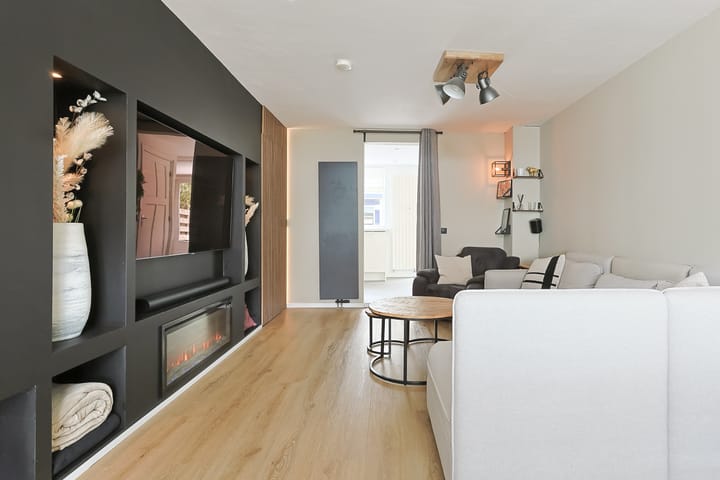 Photo 9 of Willemstraat 34