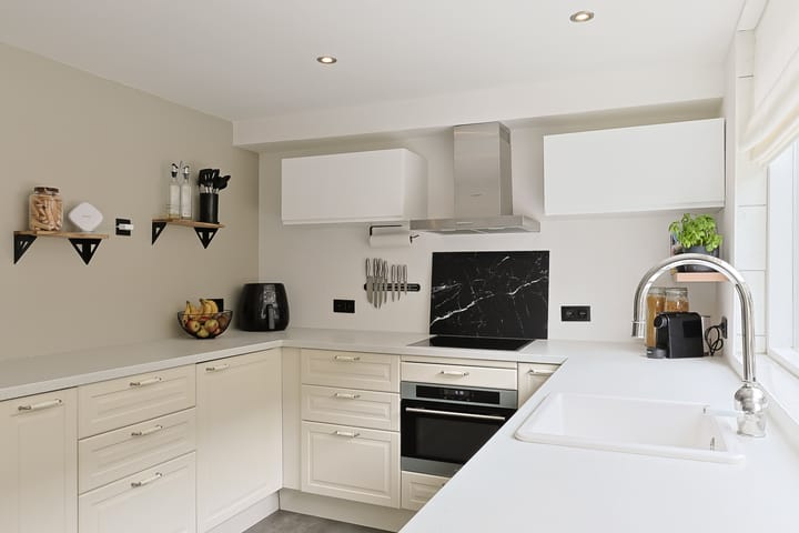 Photo 15 of Willemstraat 34