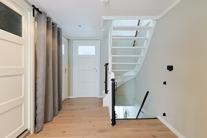 Photo 20 of Willemstraat 34