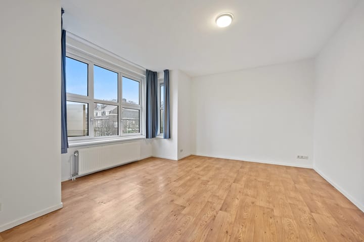 Photo 11 of Spreeuwenlaan 44