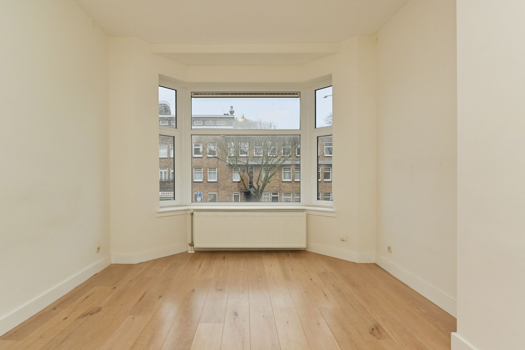 Photo 9 of Van Musschenbroekstraat 143
