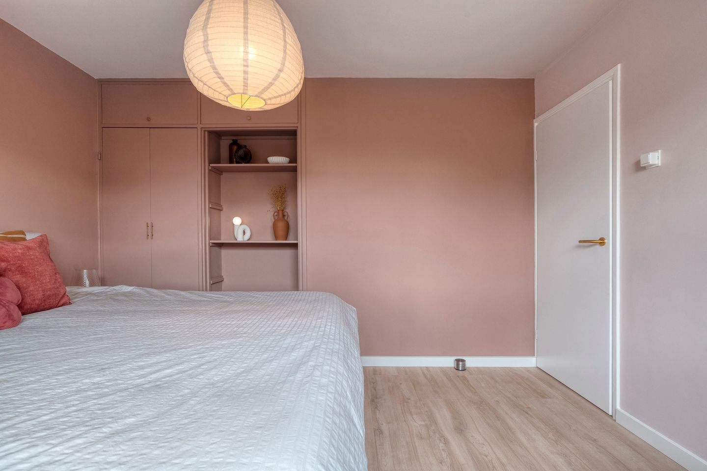 Photo 19 of H Roland Holststraat 9