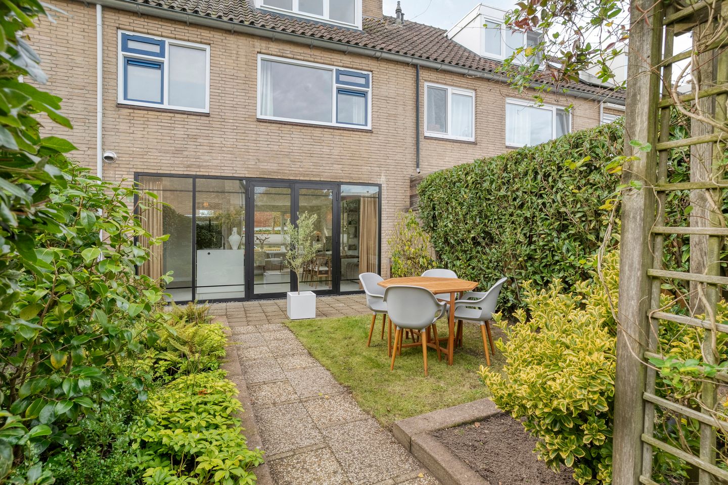 Photo 35 of H Roland Holststraat 9