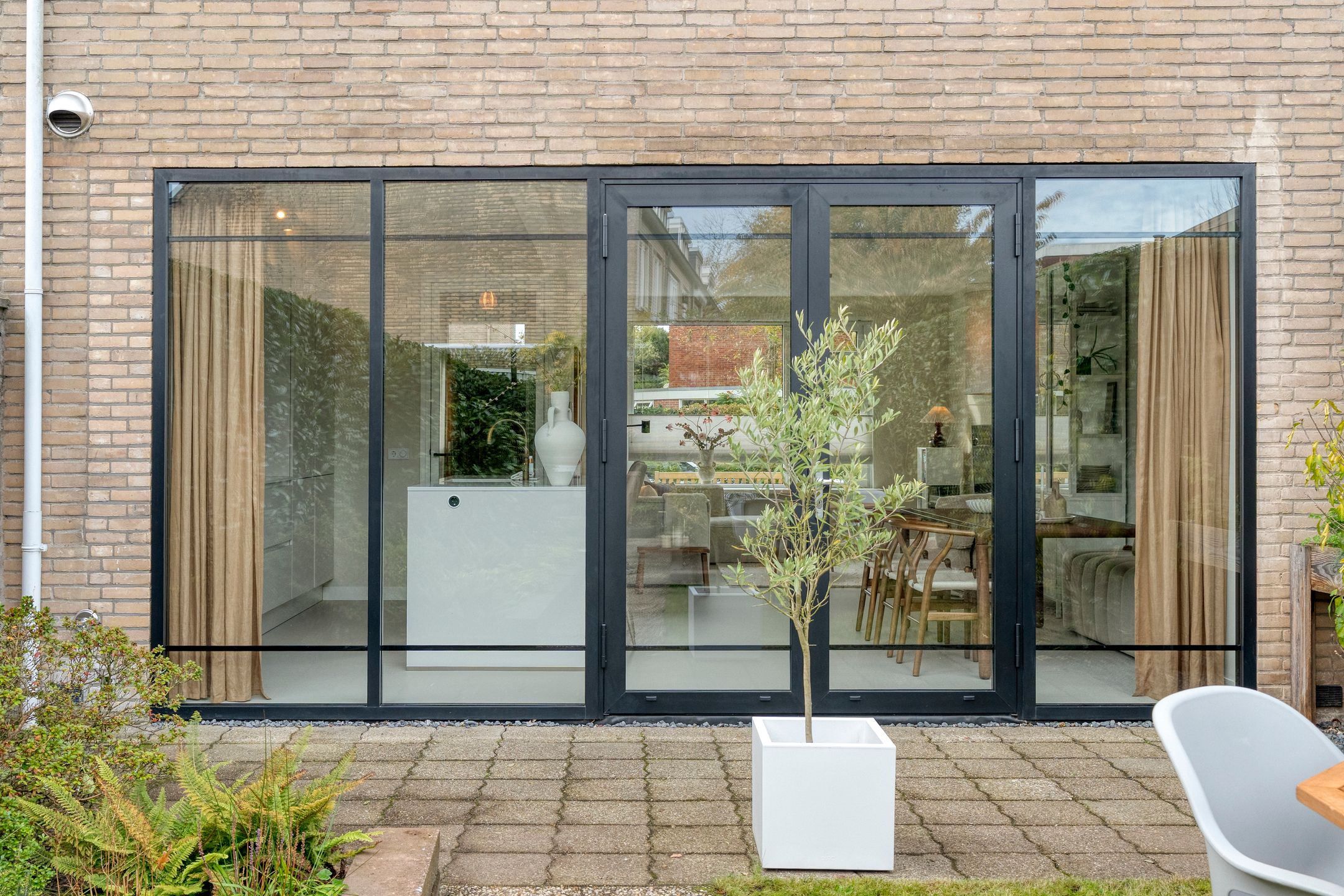 Photo 36 of H Roland Holststraat 9