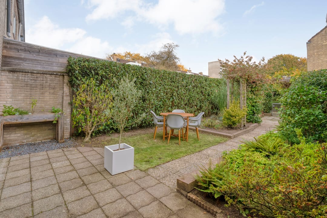 Photo 38 of H Roland Holststraat 9