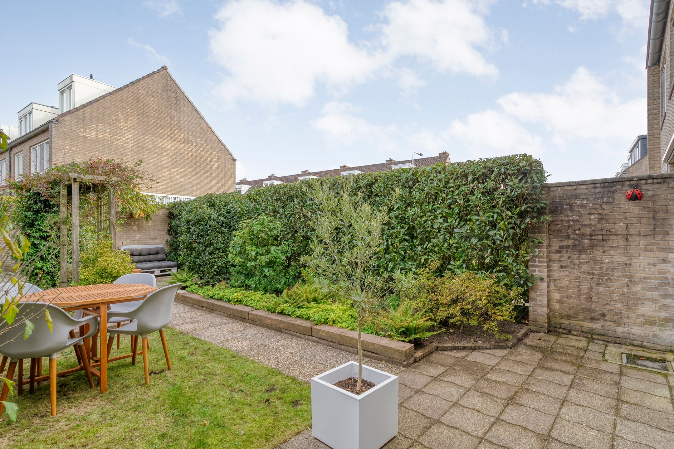 Photo 39 of H Roland Holststraat 9