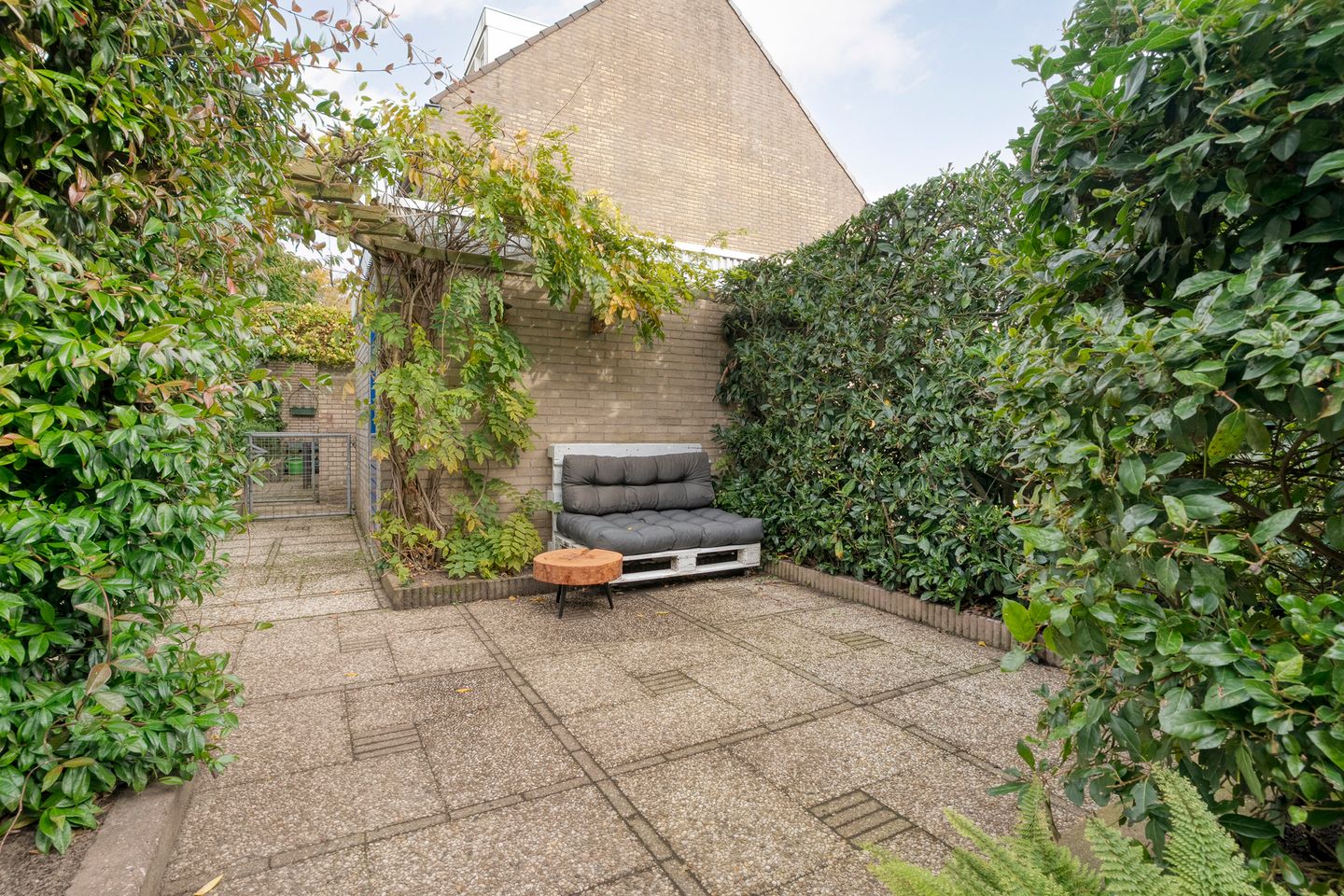 Photo 40 of H Roland Holststraat 9