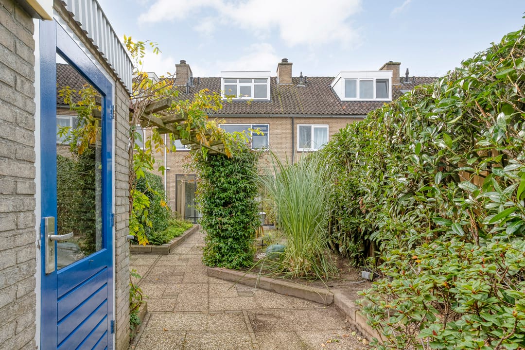 Photo 43 of H Roland Holststraat 9