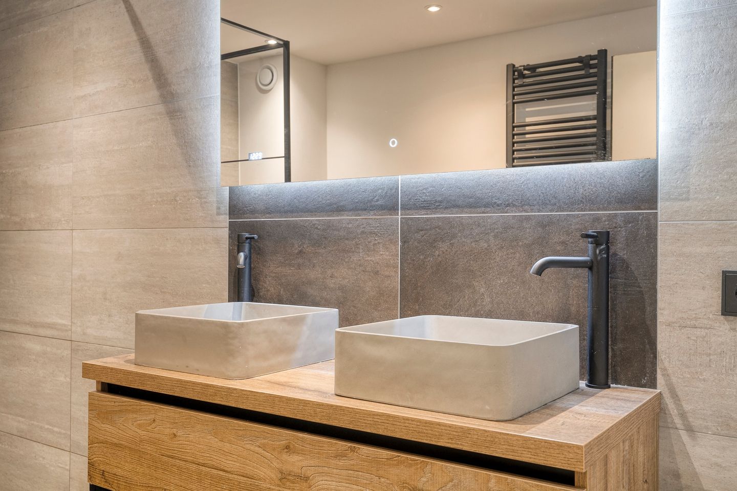 Photo 19 of Punter 49 16