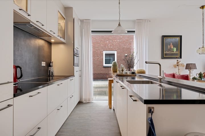 Photo 3 of van Loonstraat 1-C