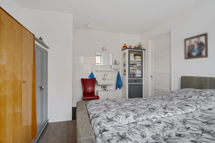 Photo 11 of van Loonstraat 1-C