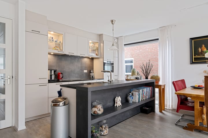 Photo 13 of van Loonstraat 1-C