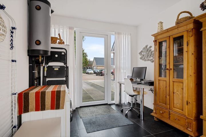 Photo 17 of van Loonstraat 1-C