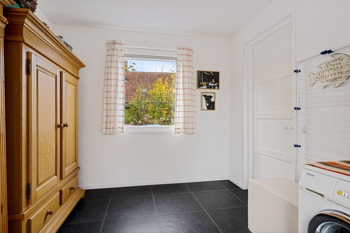 Photo 18 of van Loonstraat 1-C