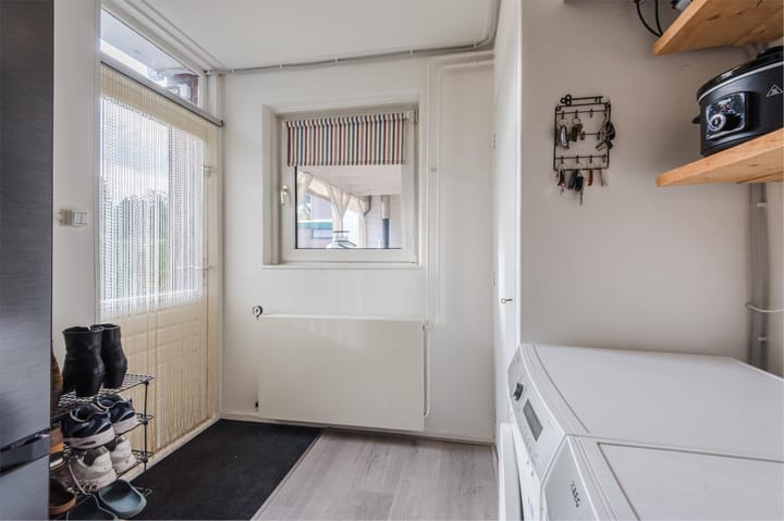 Photo 15 of Van Goghstraat 1