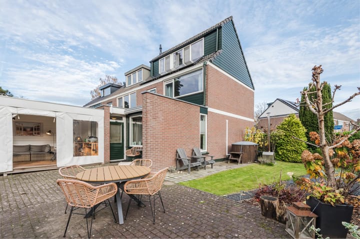 Photo 2 of Van Goghstraat 1