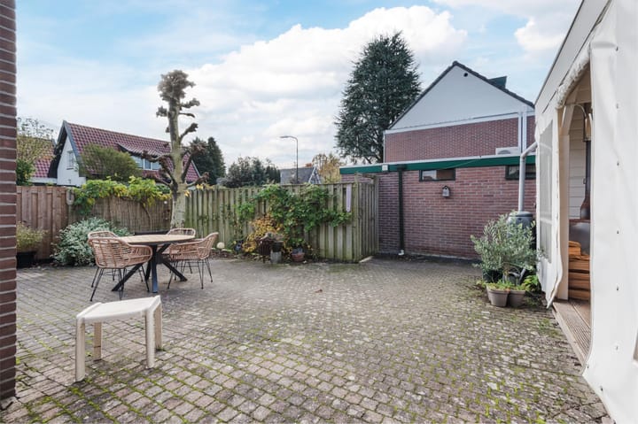 Photo 42 of Van Goghstraat 1