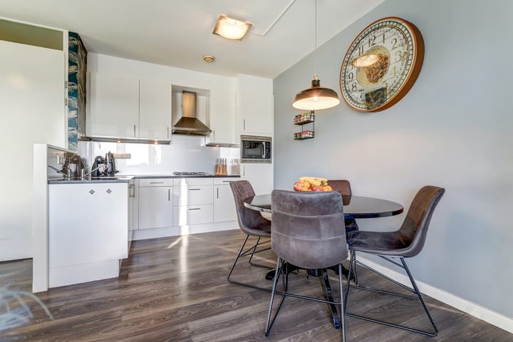 Photo 14 of Burgemeester Magneestraat 65-E