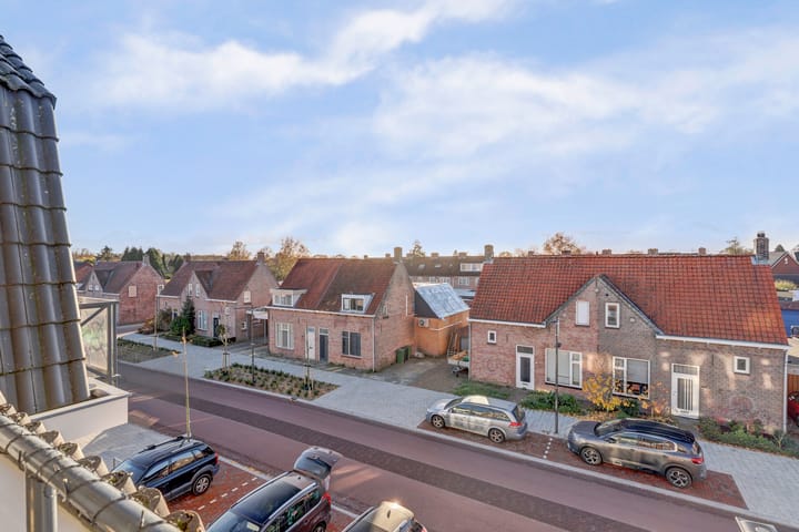 Photo 23 of Burgemeester Magneestraat 65-E