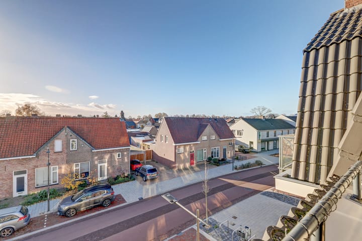 Photo 24 of Burgemeester Magneestraat 65-E