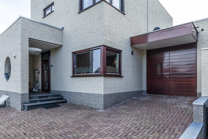 Photo 2 of Dorpstraat 30