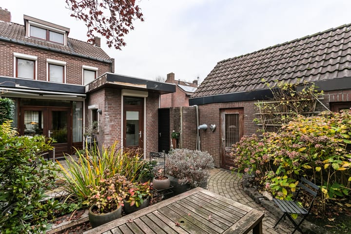 Photo 28 of Jonker Cluttstraat 33