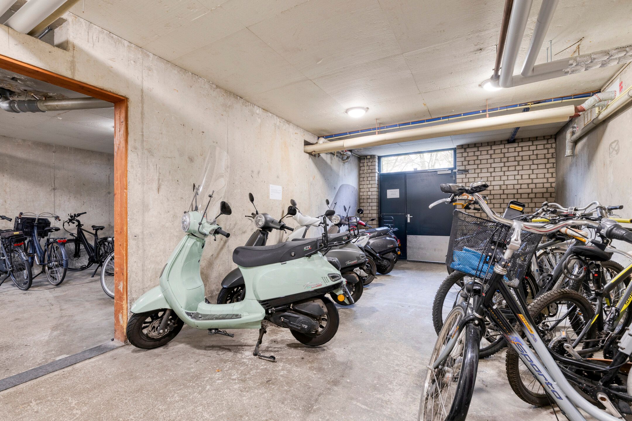 Photo 39 of Jan Vermeerstraat 417