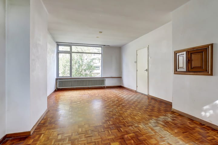 Photo 2 of Bisschop Schrijnenstraat 18