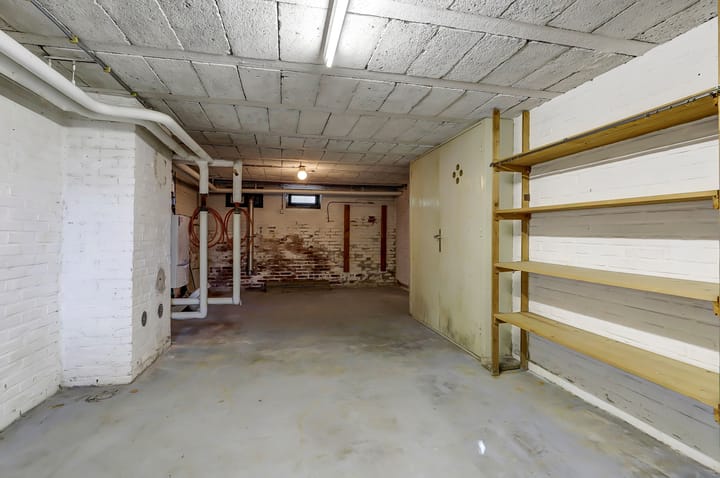 Photo 23 of Bisschop Schrijnenstraat 18