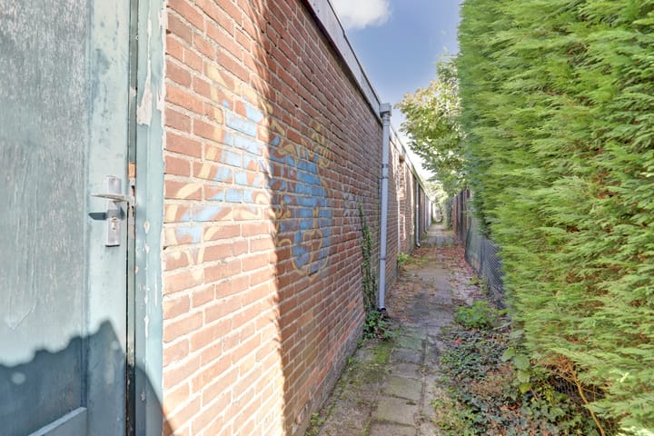 Photo 25 of Bisschop Schrijnenstraat 18