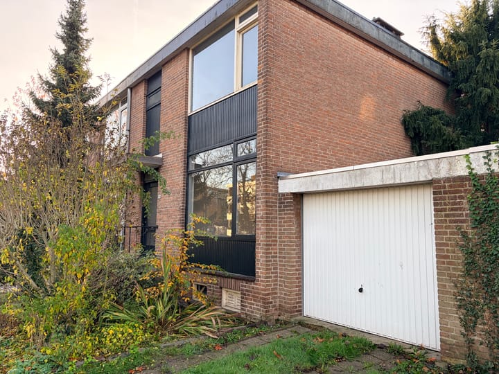 Photo 37 of Bisschop Schrijnenstraat 18