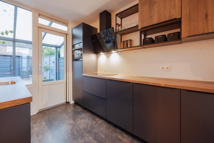 Foto 15 van van Goghstraat 13