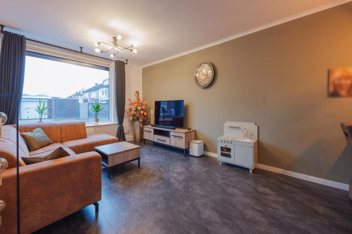 Foto 10 van van Goghstraat 13