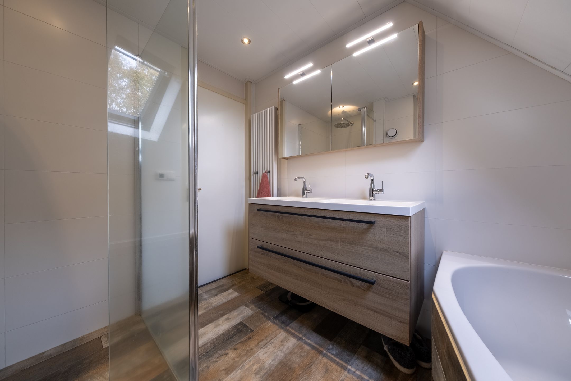 Photo 33 of Waterman 18