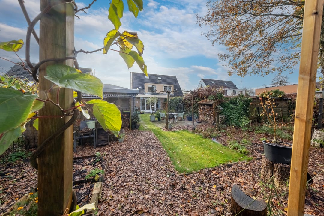 Photo 37 of Waterman 18