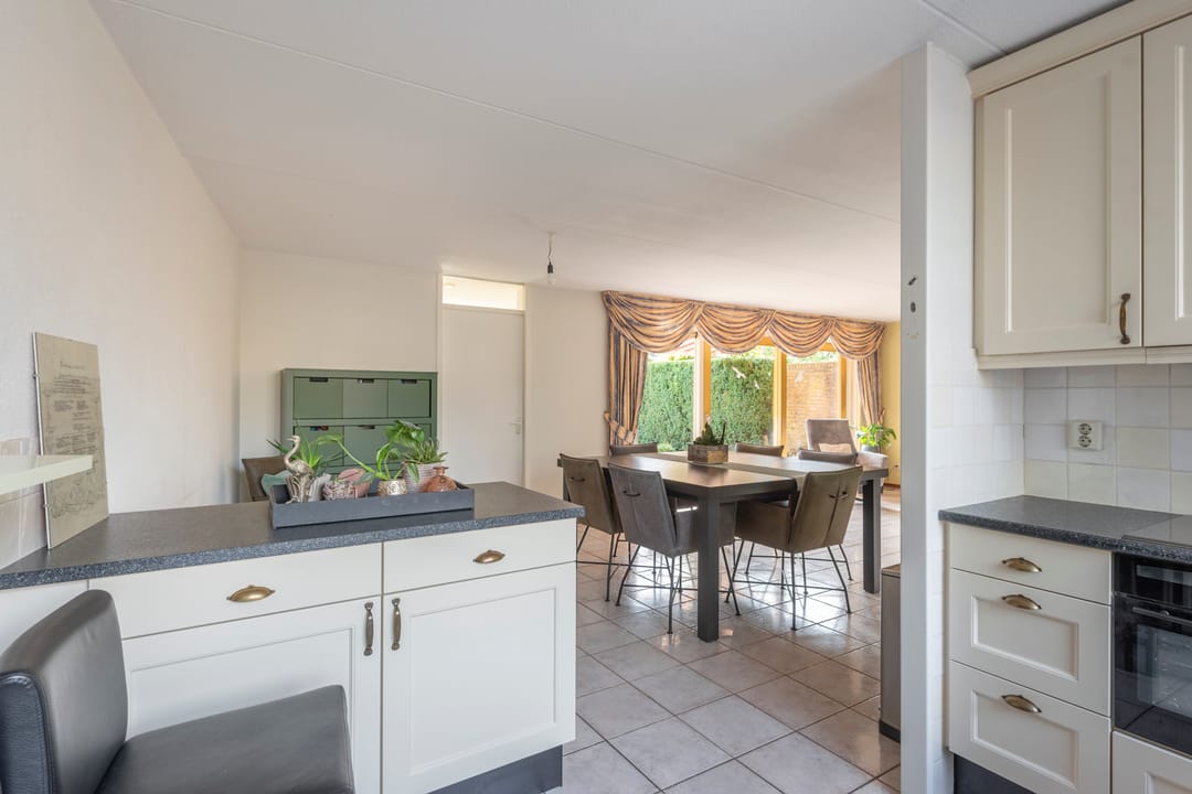 Foto 13 van Van Breugelplantsoen 40