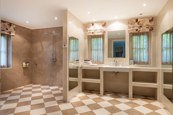 Photo 32 of Middenweg 1