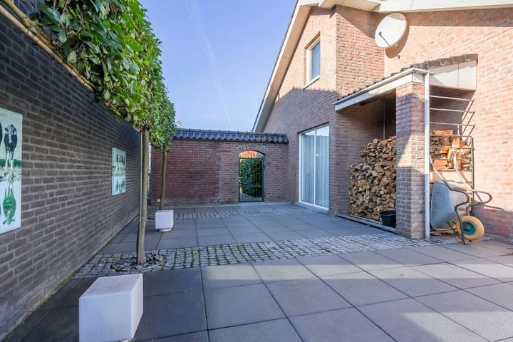 Foto 37 van Spoorstraat 1