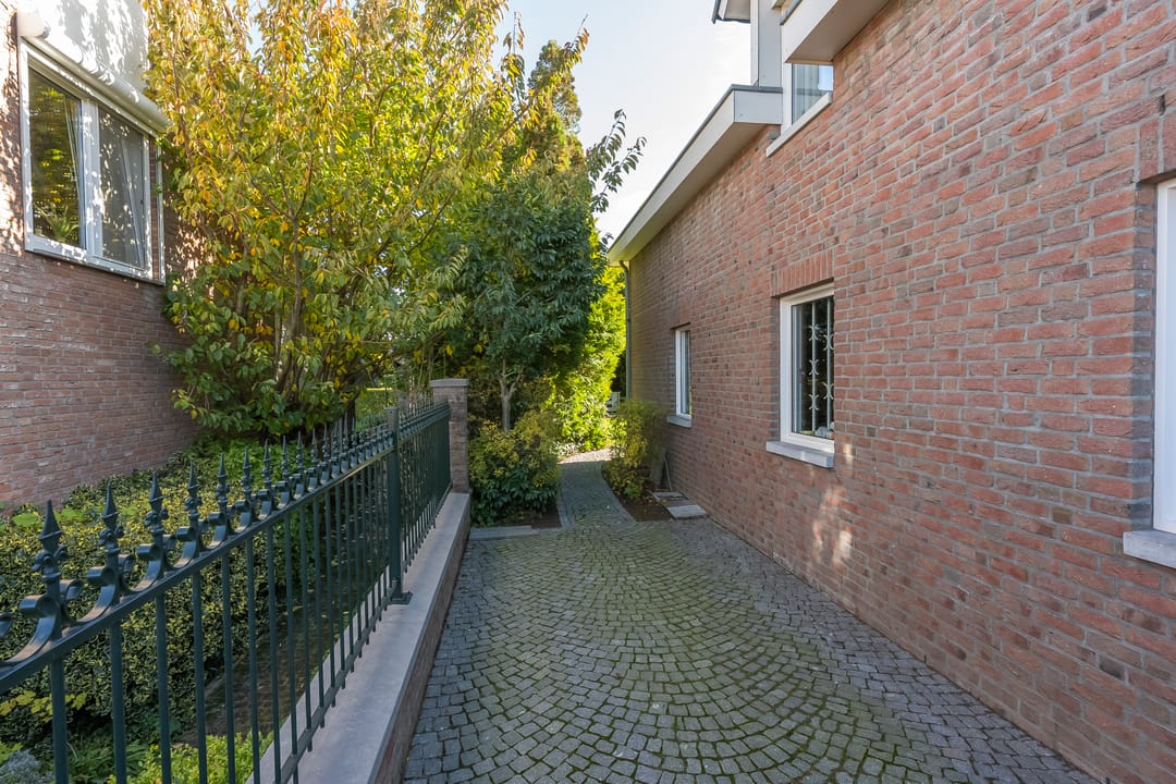 Foto 38 van Spoorstraat 1