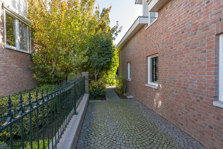 Foto 38 van Spoorstraat 1